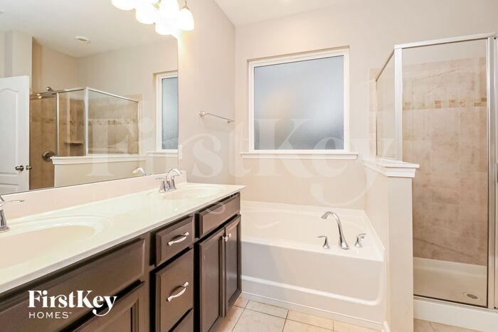Building Photo - 2648 Kinmere Dr