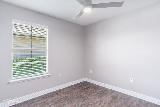 Building Photo - 3287 Grand Lake Dr
