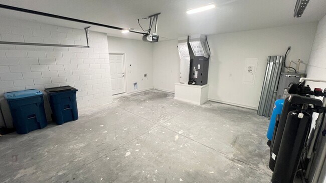 Building Photo - AWESOME 3 Bedroom, 2 Bathroom Home in Beautiful Palm Bay!!