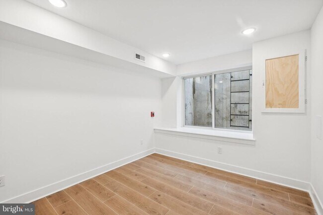 Building Photo - 5034 Florence Ave