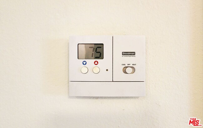 Building Photo - 1425 W 12th St