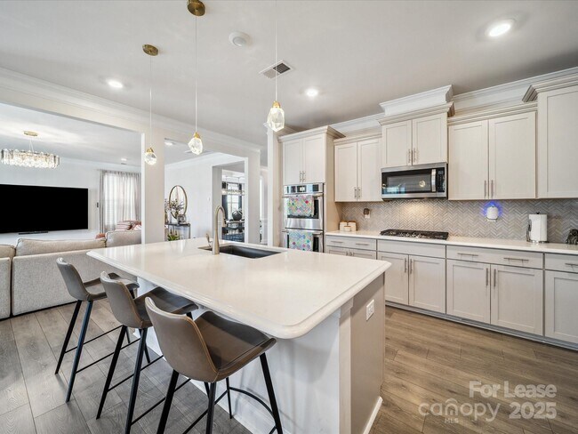 Building Photo - 6112 Willow Pin Ln