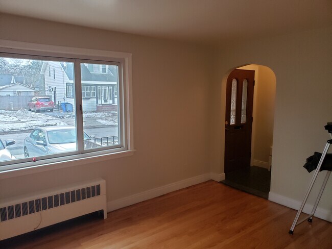 Building Photo - 19 Maplewood Ave