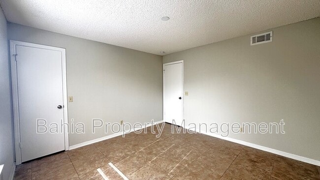 Building Photo - 4528 Commander Dr