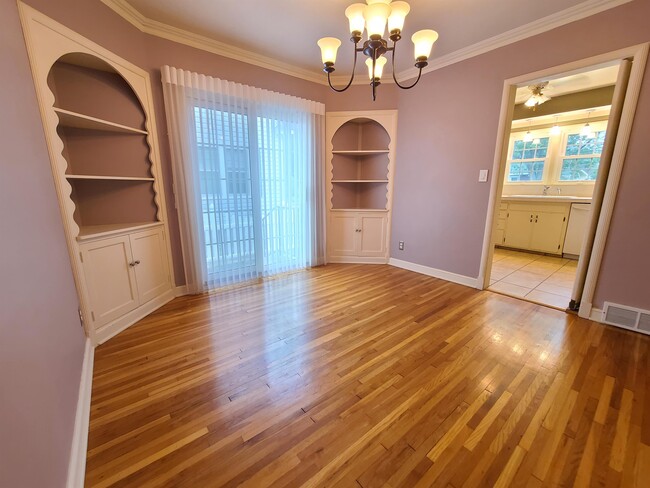 Building Photo - 1103 1st St NW