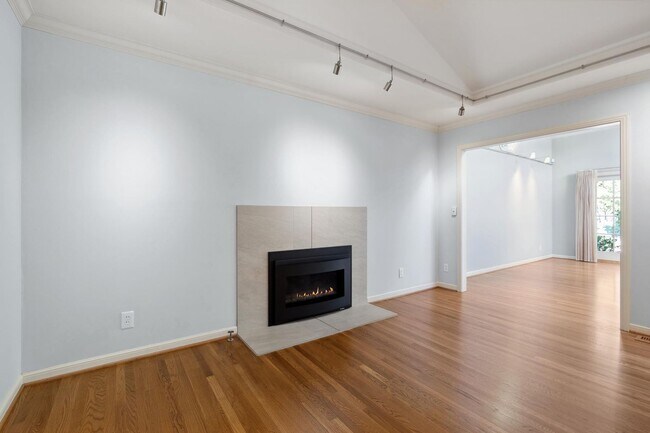 Building Photo - Charming 3-Bedroom Home with Office in desirable Old Palo Alto neighborhood with AC