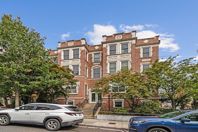 Building Photo - 1807 California St NW