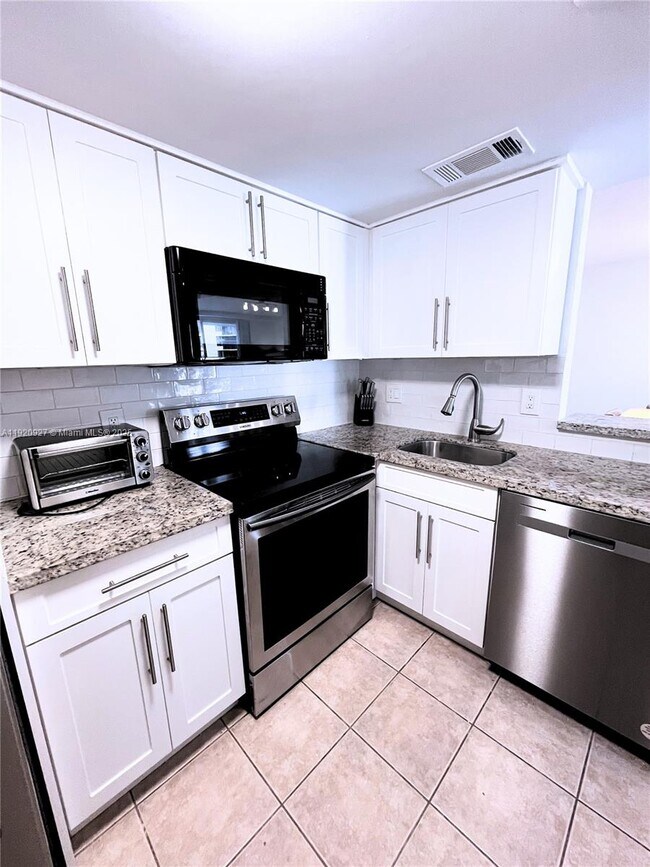 Building Photo - 770 Claughton Island Dr