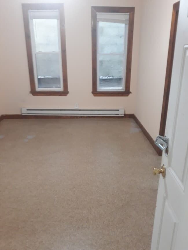 Building Photo - Modernized 3 Bedroom, Shared Yard, Lots of...