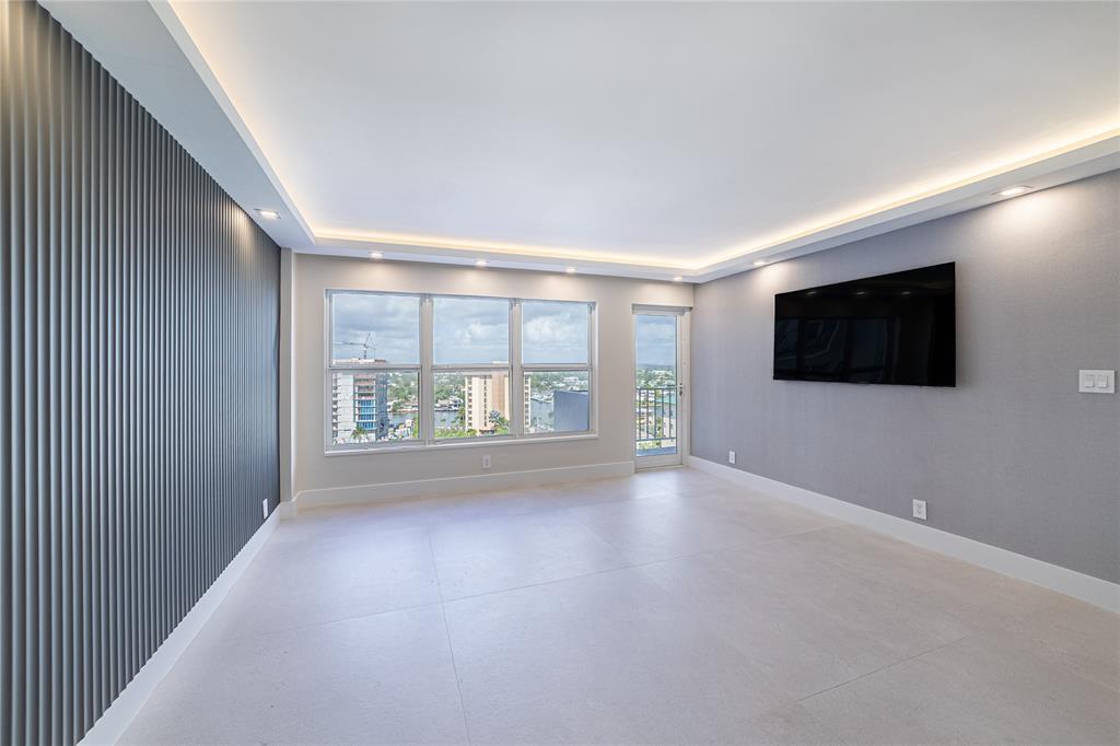 Building Photo - 405 N Ocean Blvd
