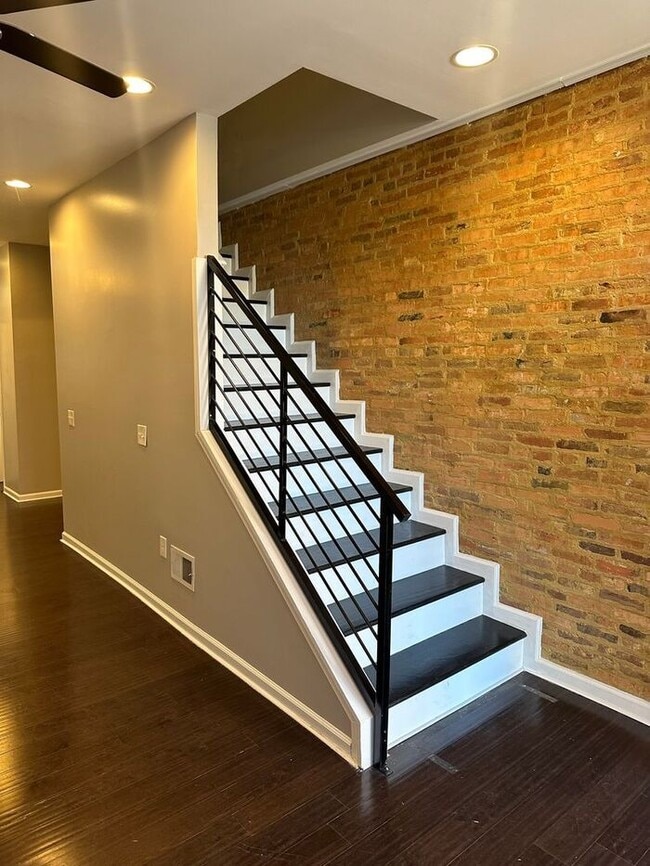 Building Photo - 4 bedrooms