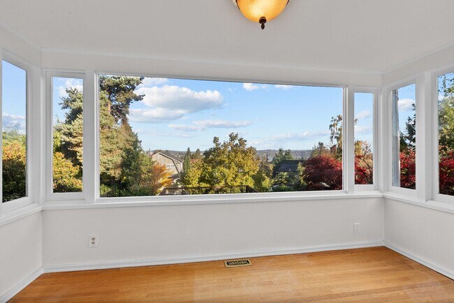 Building Photo - 4Bd/3Ba Seattle House