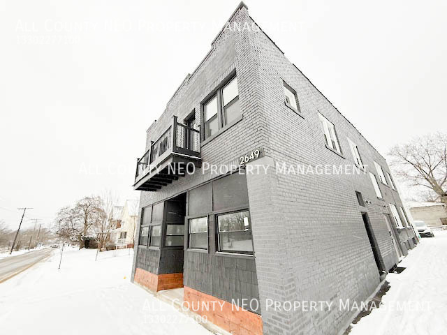 Building Photo - 2649 E 110th St