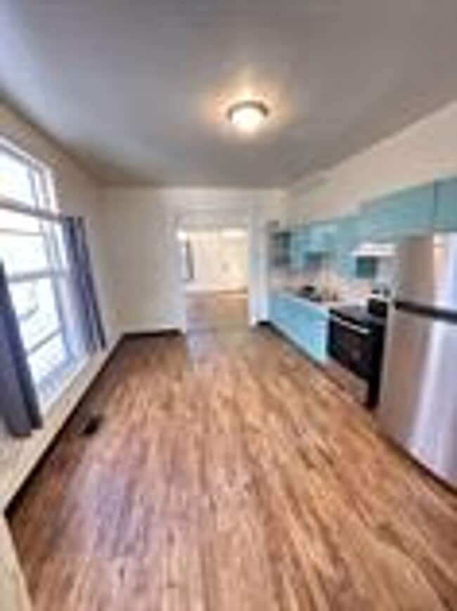 Building Photo - 1227 12th Ave