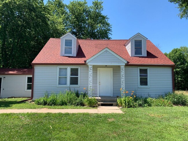 Building Photo - 7085 State Rd