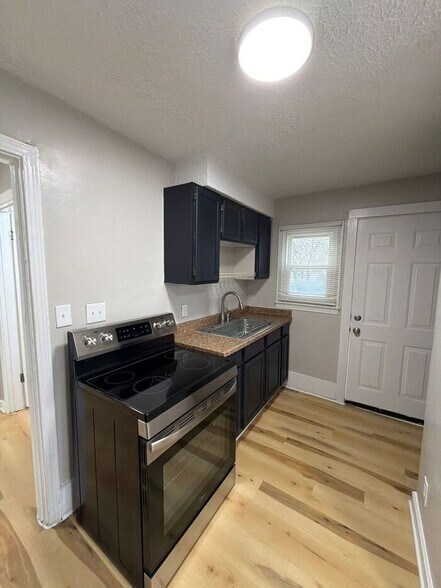 Building Photo - 3005 Linwood Ave