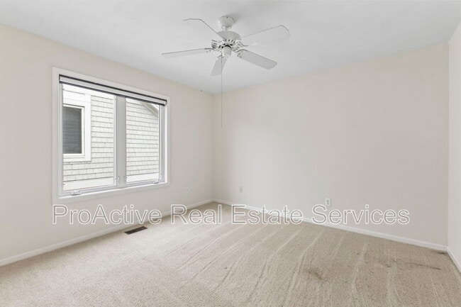 Building Photo - 9468 Bay Front Dr