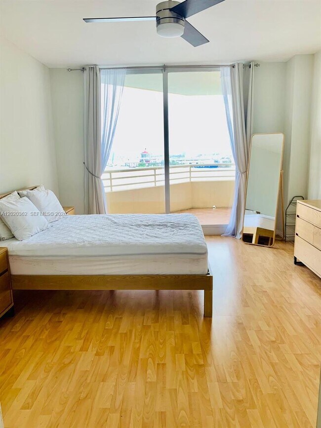 Building Photo - 888 Brickell Key Dr