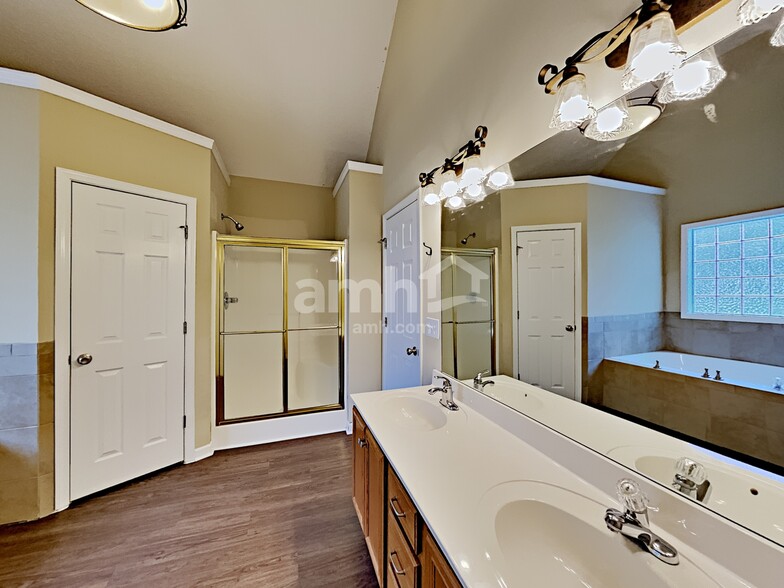 Building Photo - 3532 Dorothy Dr