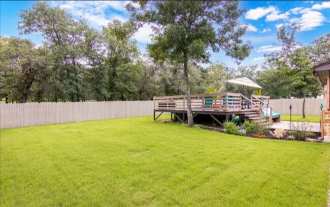 Building Photo - Gorgeous 3 BD/2 BA Home on 2 ACRES in La V...