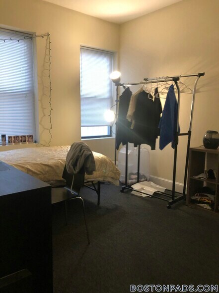 Building Photo - 833 Beacon St