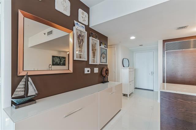 Building Photo - 475 Brickell Ave