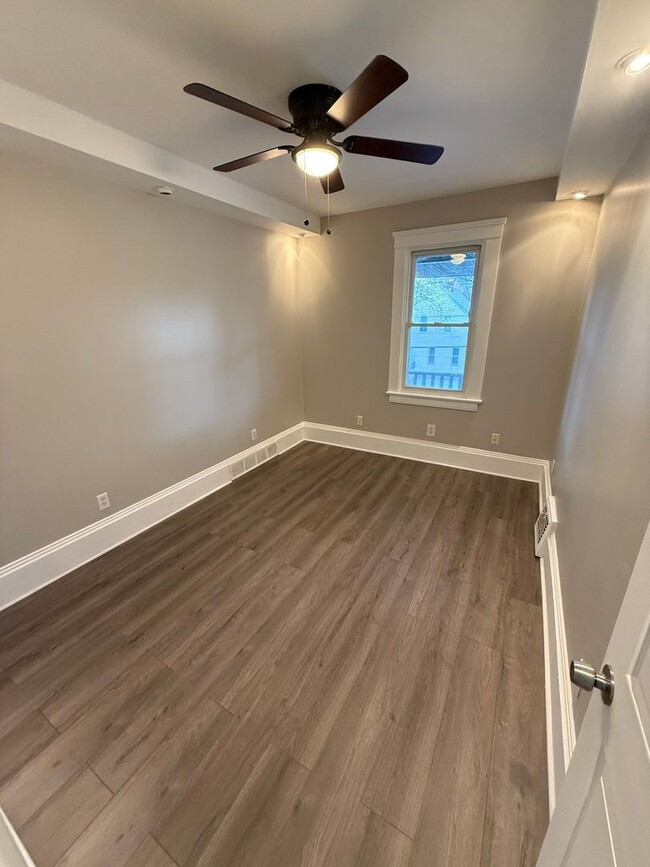 Building Photo - 3616 East 59