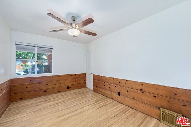 Building Photo - 3237 Midvale Ave