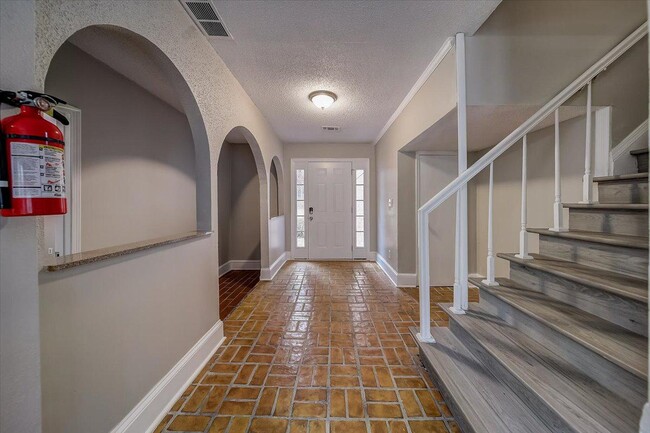 Building Photo - 4610 Jones Rd