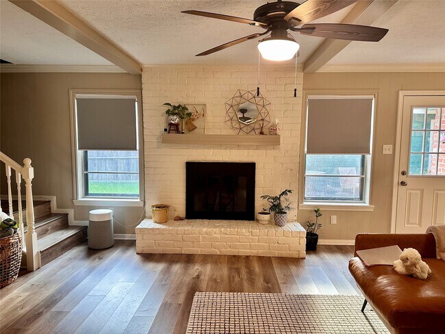 Building Photo - 28903 Twisted Oak Dr