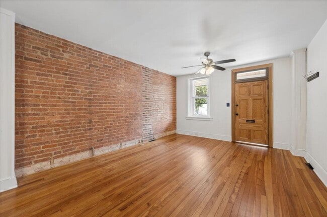 Building Photo - 346 Madison St