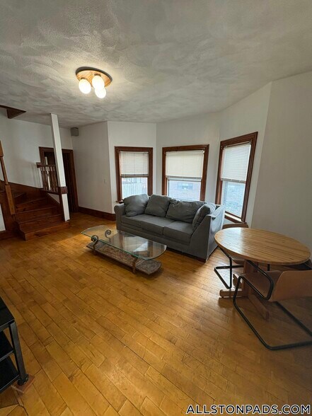 Building Photo - 36 Linden St