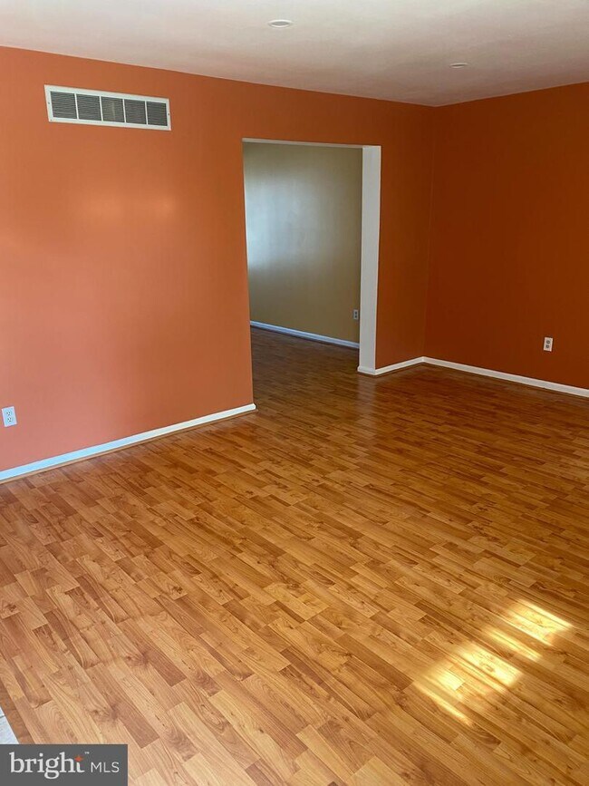 Primary Photo - 109 Drayton Cir