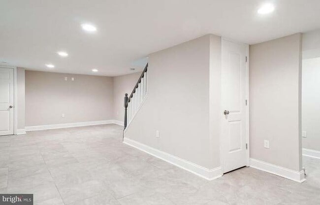 Building Photo - 2409 E Cold Spring Ln