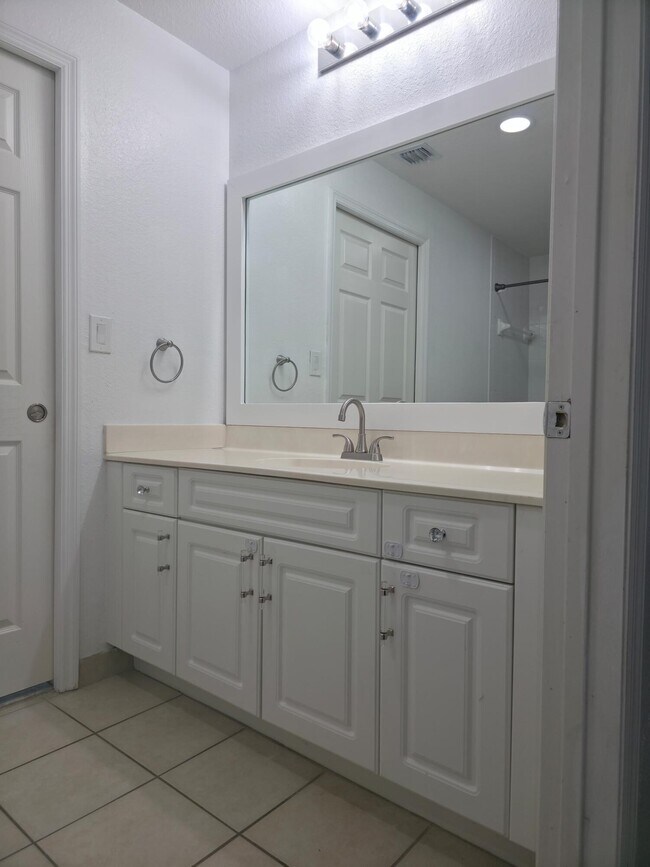 Building Photo - 2805 Veronia Dr