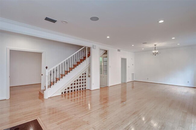 Building Photo - 201 Vanderpool Ln