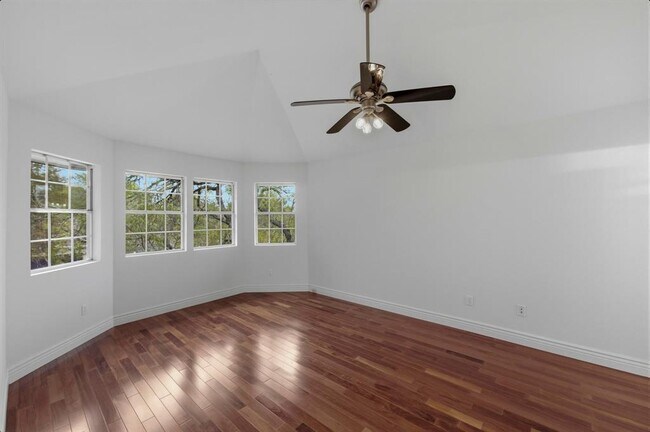 Building Photo - 9312 Roxanna Dr