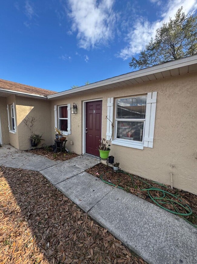 Building Photo - One Bedroom Apartment