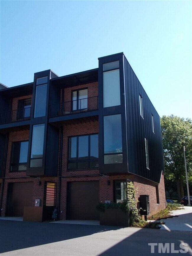 Building Photo - 420 Chavis Way