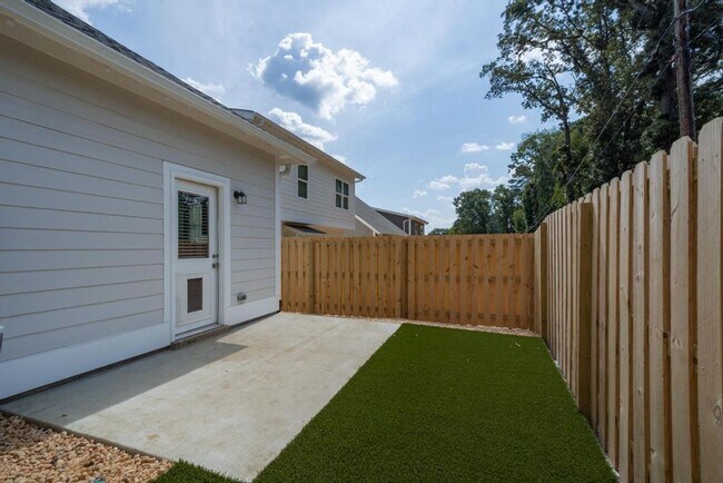 Building Photo - One Level Home with Garage and Fenced Back...