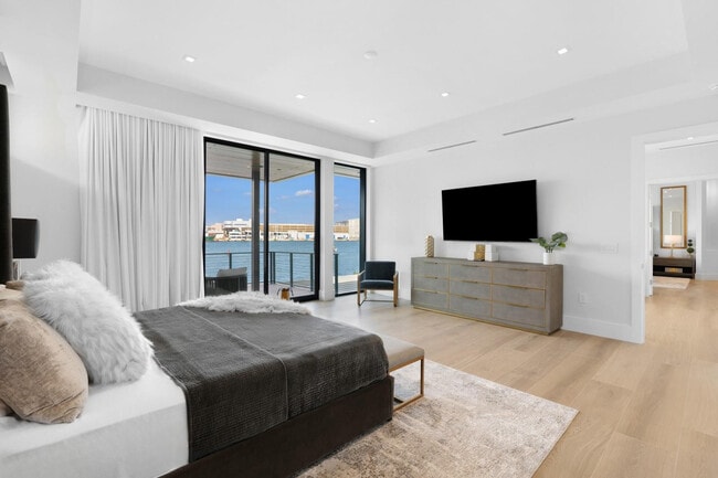 Building Photo - 1957 Harbourview Dr