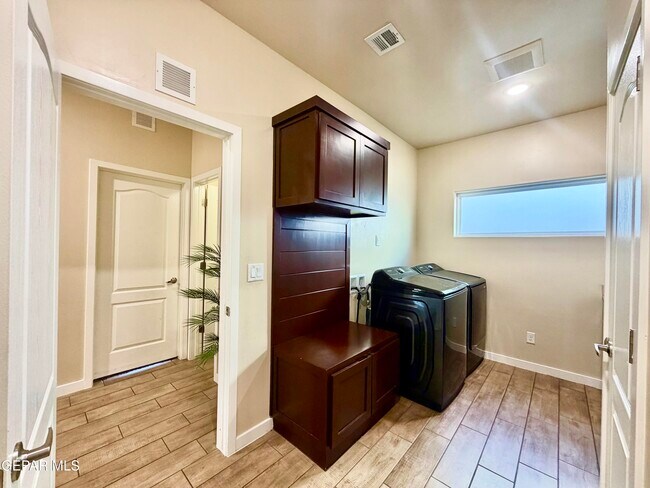 Building Photo - 13873 Sky Harbor Ave