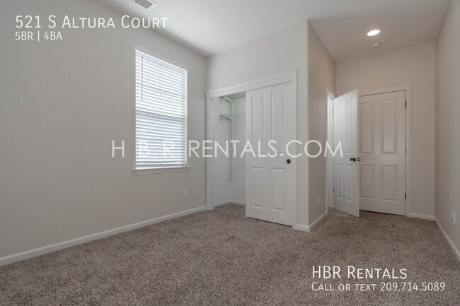 Building Photo - 521 S Altura Ct