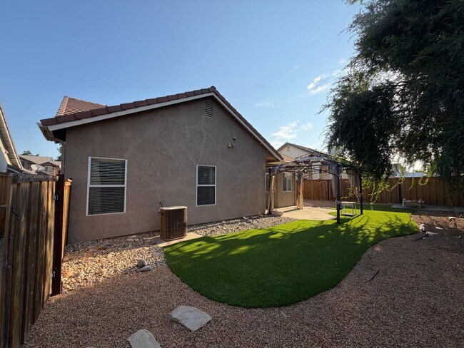Building Photo - 2785 E Shea Dr