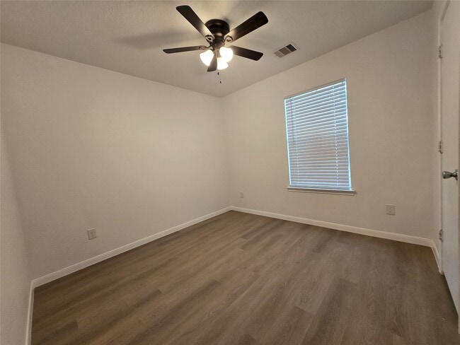 Building Photo - 427 Remington Heights Dr