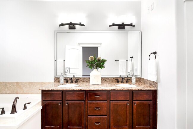 Building Photo - 612 W 27th St