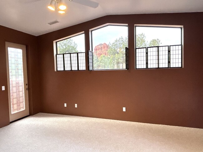 Building Photo - Beautiful Home in West Sedona