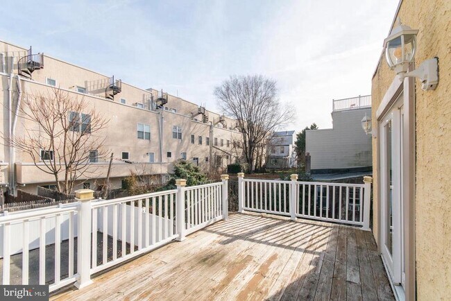 Building Photo - 3773 Cresson St