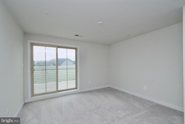 Building Photo - 10810 Norbourne Farm Rd