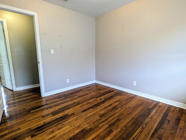 Building Photo - 2407 W Gonzalez St